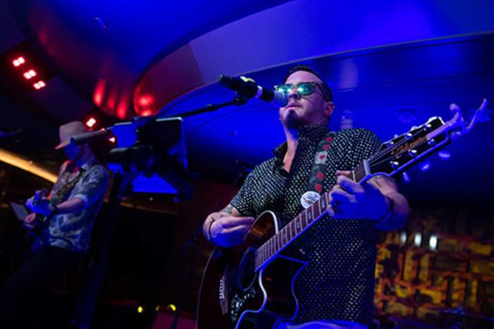 Holland America Nieuw Statendam Rolling Stone Bar 2.jpg